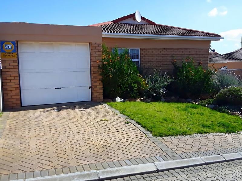 2 Bedroom Property for Sale in Heiderand Western Cape